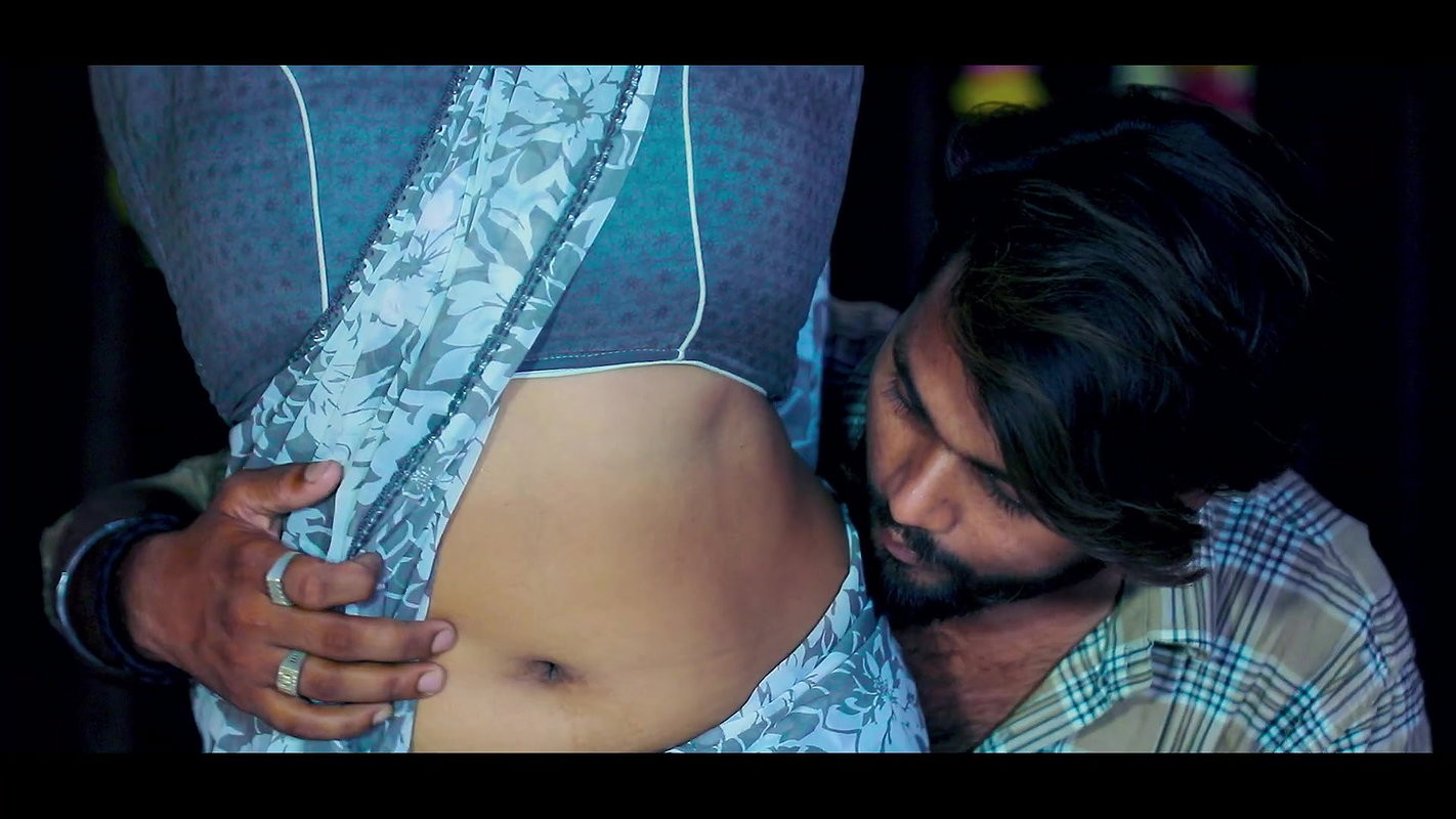 Aditi Kumari hot saree song – Navel caressed nicely