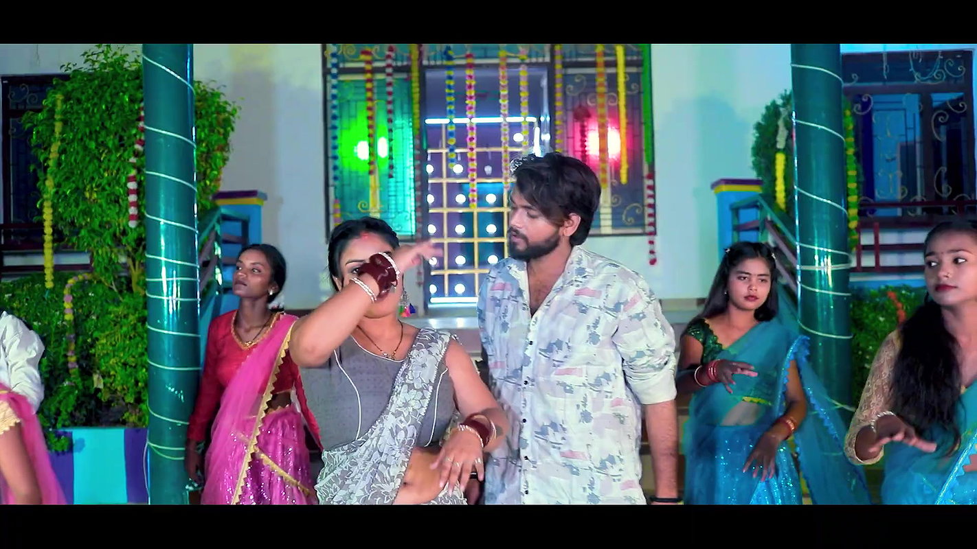 Aditi Kumari hot saree song – Navel caressed nicely