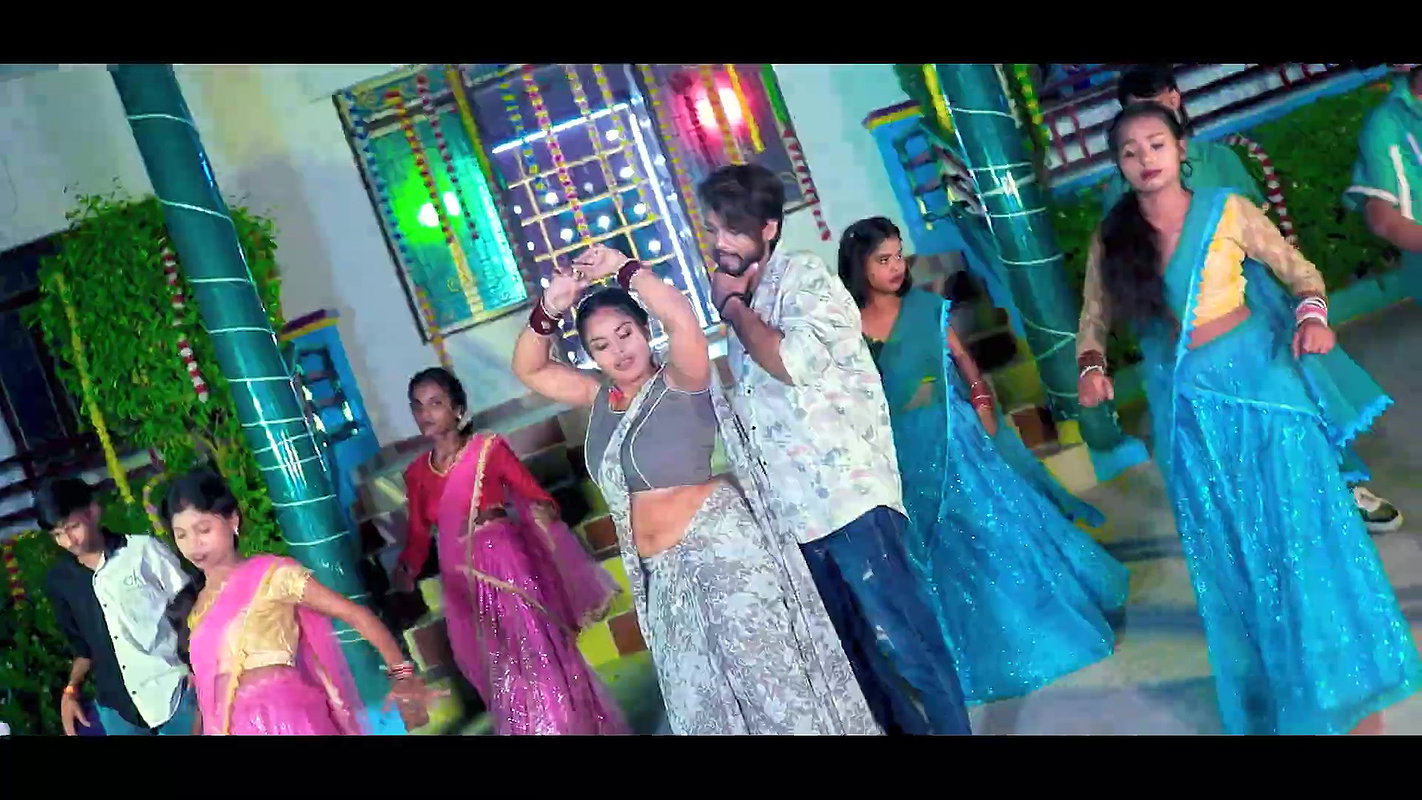 Aditi Kumari hot saree song – Navel caressed nicely