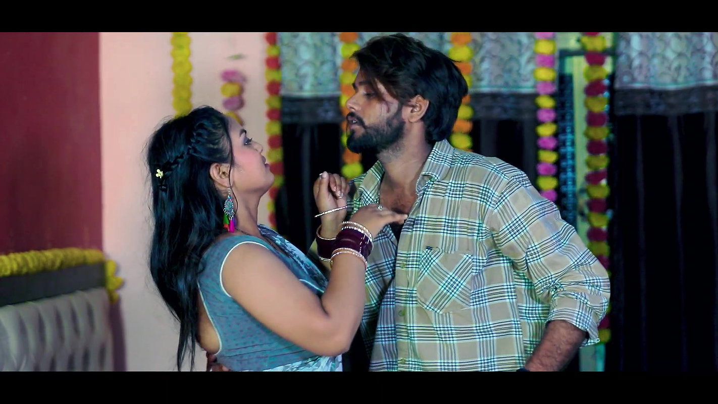 Aditi Kumari hot saree song – Navel caressed nicely