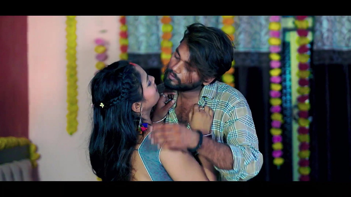 Aditi Kumari hot saree song – Navel caressed nicely