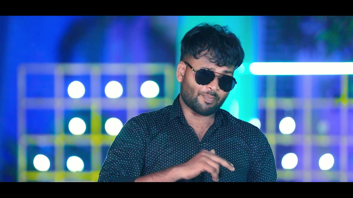 Aditi Kumari hot saree song – Navel caressed nicely