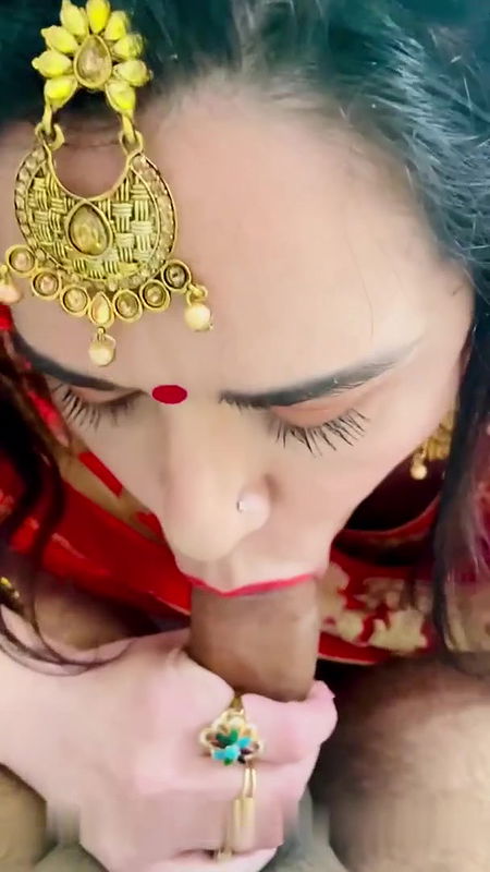 MATURE MILF GIVING BLOWJOB TO HUSBAND