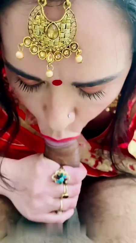 MATURE MILF GIVING BLOWJOB TO HUSBAND