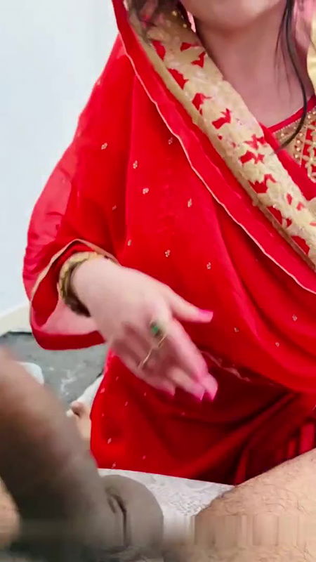 MATURE MILF GIVING BLOWJOB TO HUSBAND