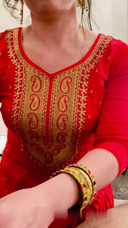 MATURE MILF GIVING BLOWJOB TO HUSBAND