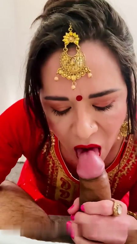 MATURE MILF GIVING BLOWJOB TO HUSBAND