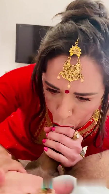 MATURE MILF GIVING BLOWJOB TO HUSBAND