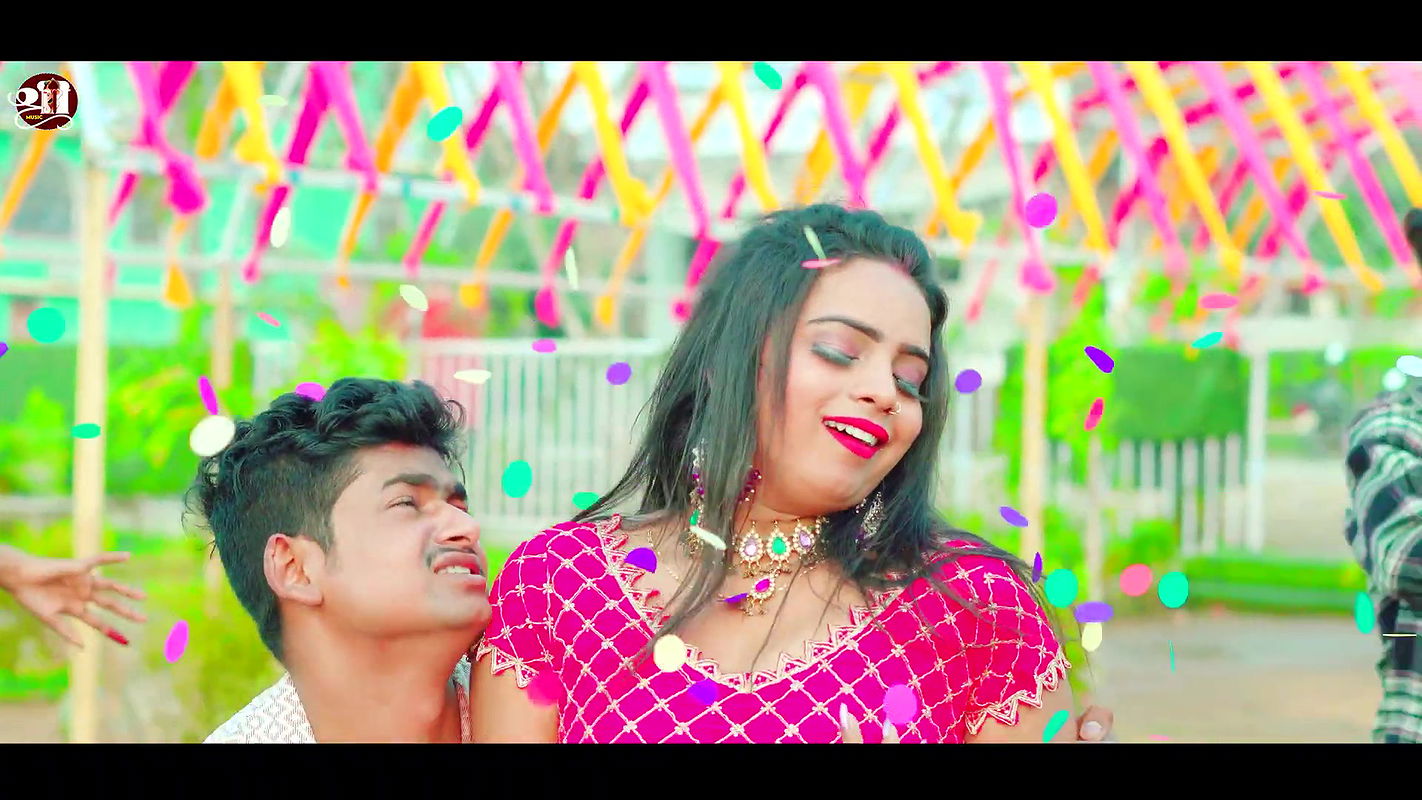 Rati Srivastava hot saree song – Navel exposed, caressed, Boobs felt