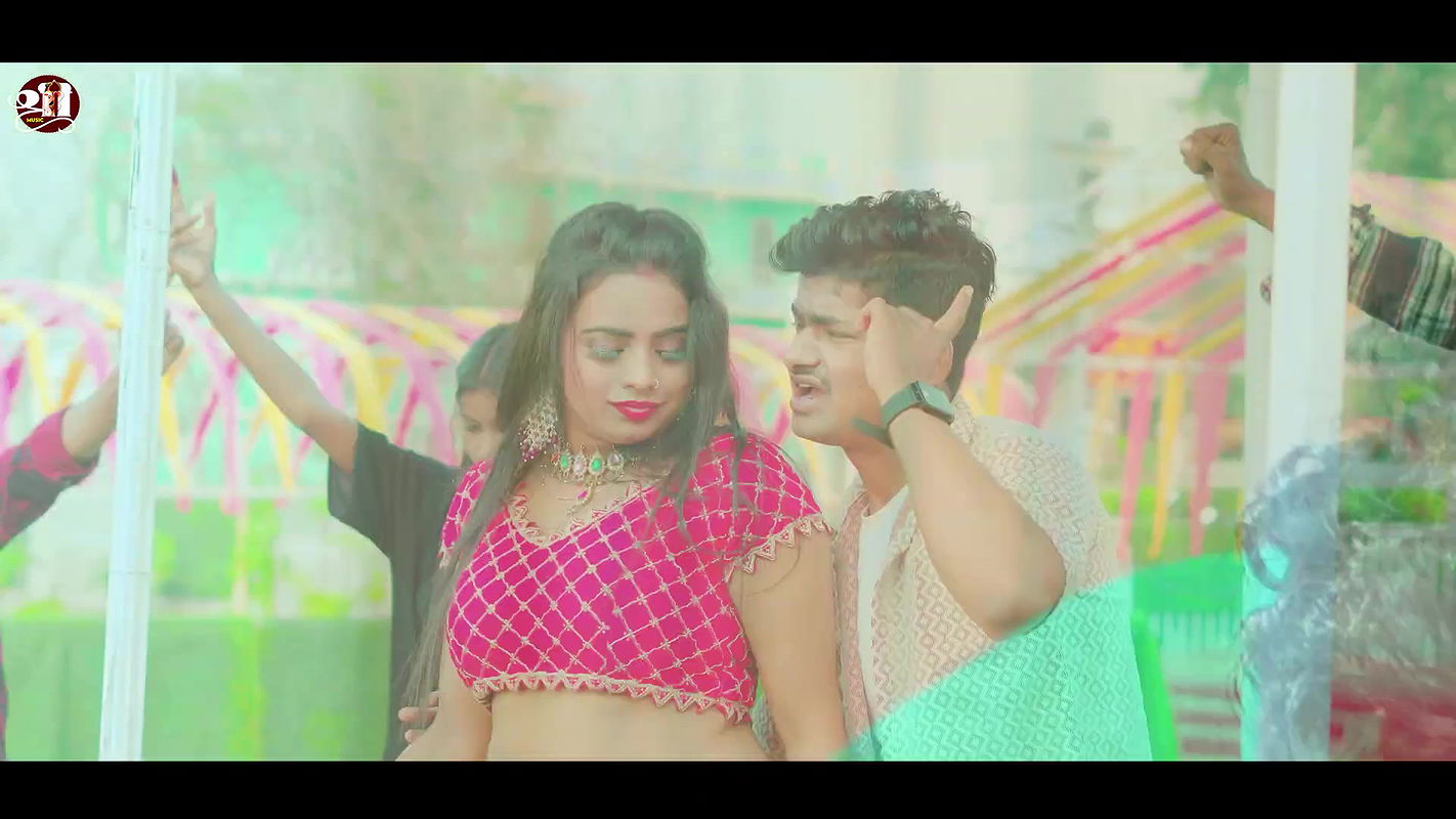 Rati Srivastava hot saree song – Navel exposed, caressed, Boobs felt