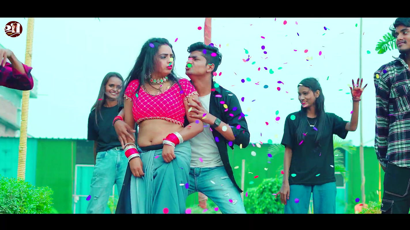 Rati Srivastava hot saree song – Navel exposed, caressed, Boobs felt