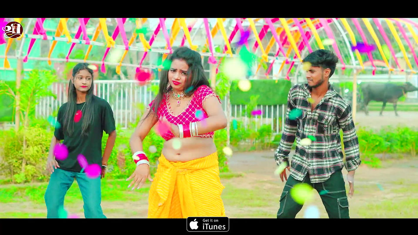 Rati Srivastava hot saree song – Navel exposed, caressed, Boobs felt