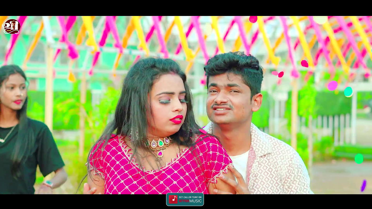 Rati Srivastava hot saree song – Navel exposed, caressed, Boobs felt