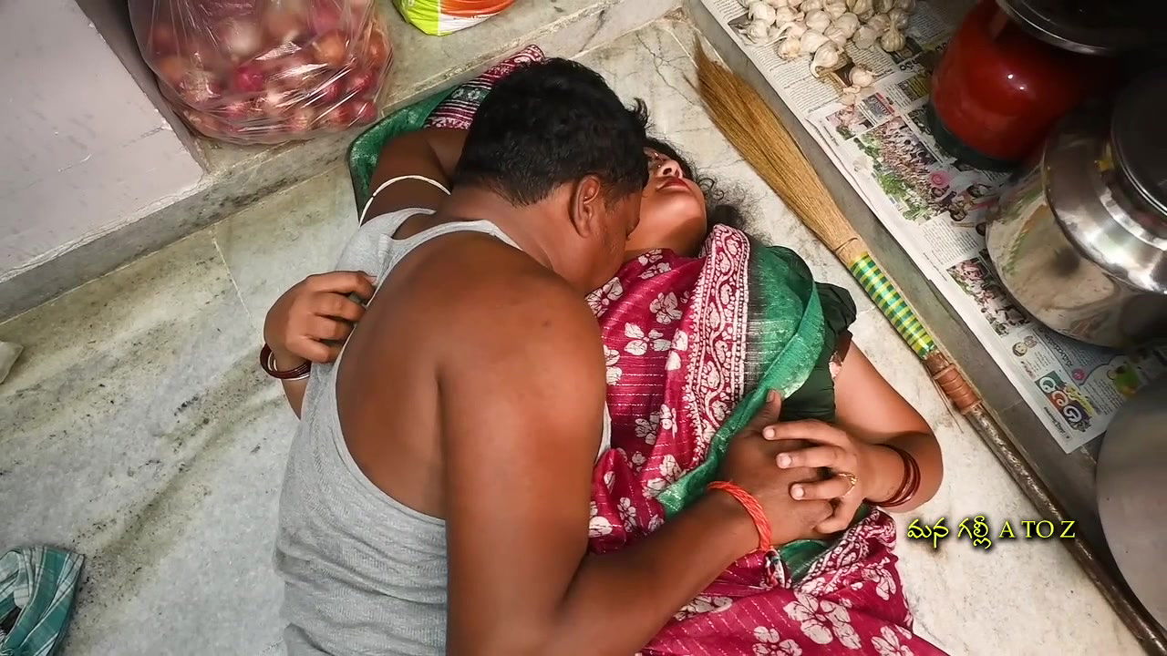 MILF Mounika cheats on her husband with milk man – Navel kiss, Expressions