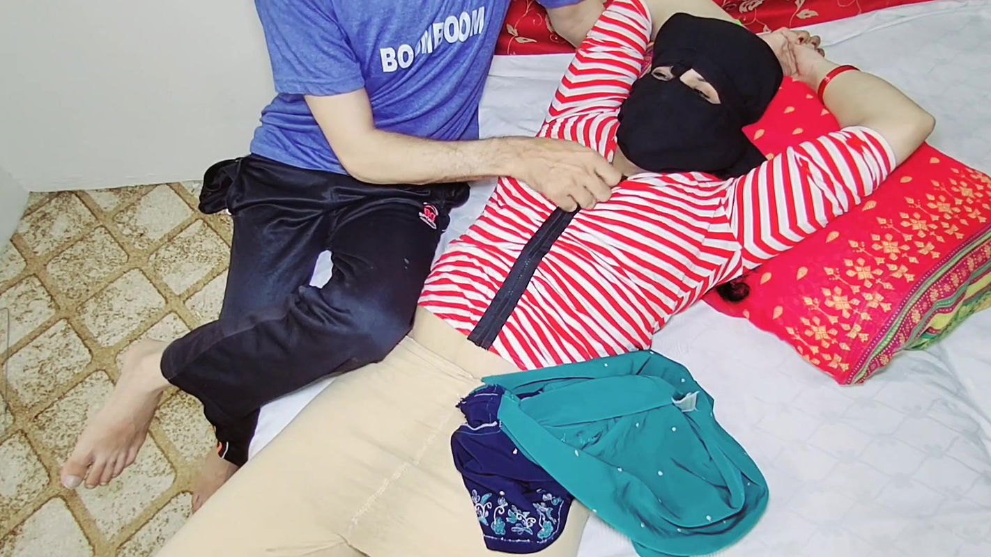 Indian Muslim Wife and Husband Fucking Pussy While Dirty Talking in Hindi