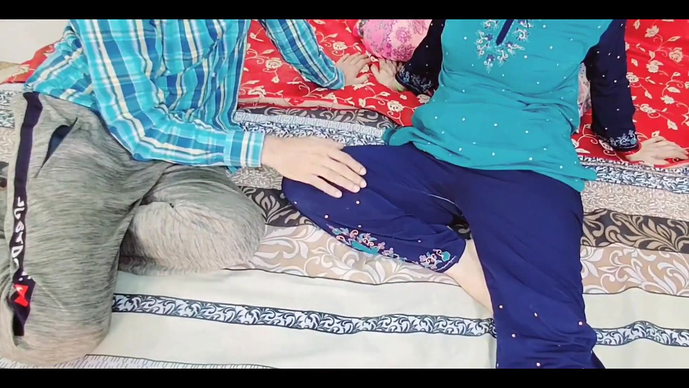 Desi Hot Couple Anal Fucking in Bedroom