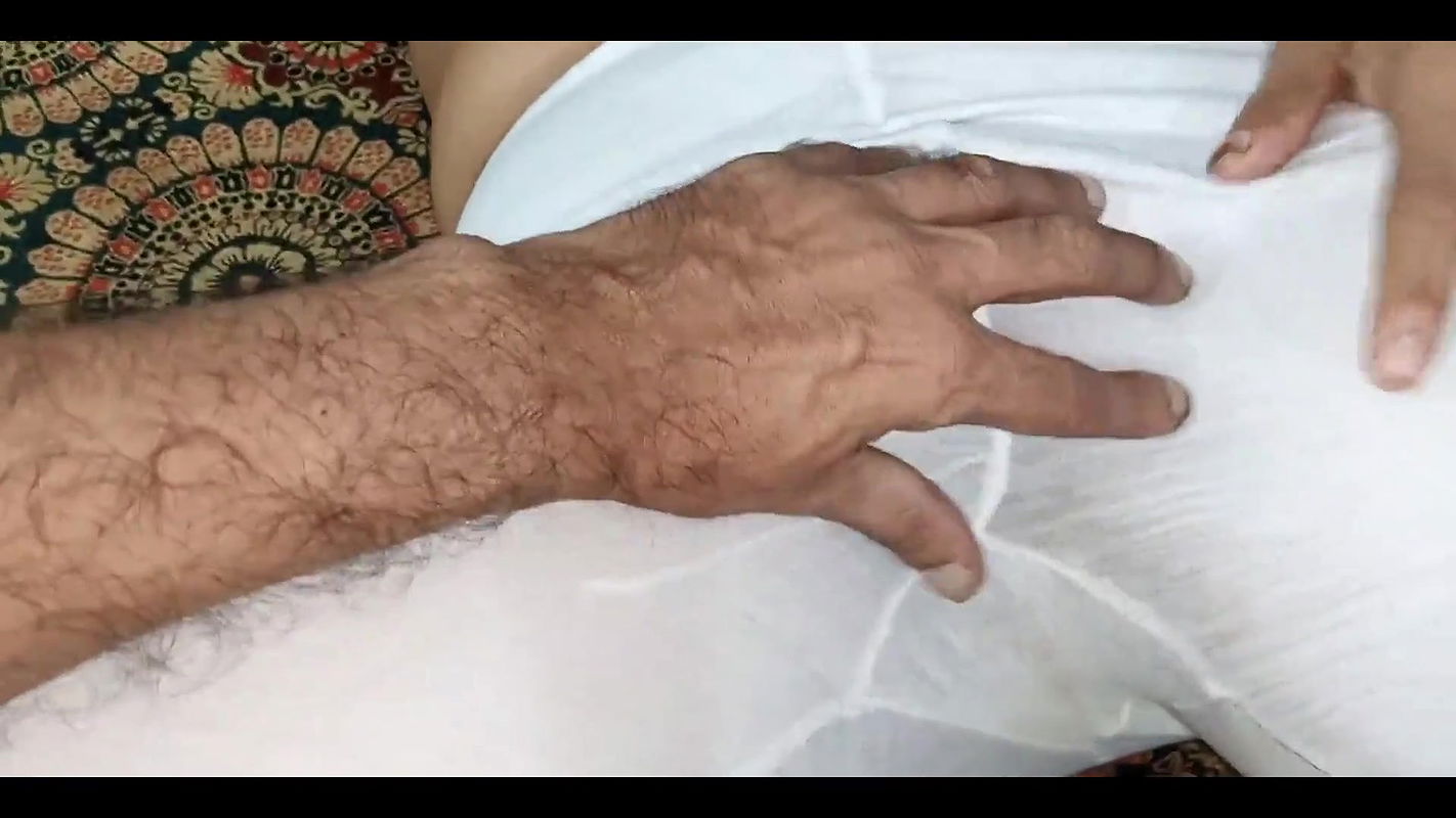 Indian Muslim College Girlfriend Super Sexy Handjob to Desi Boyfriend in Hindi Audio