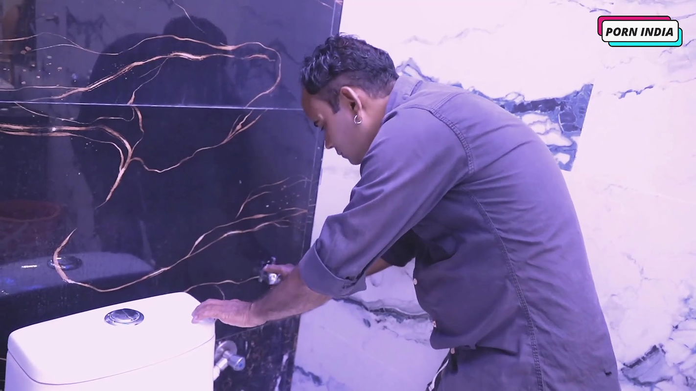 Desi Hot Beautiful Girl Gets Fucked by Plumber