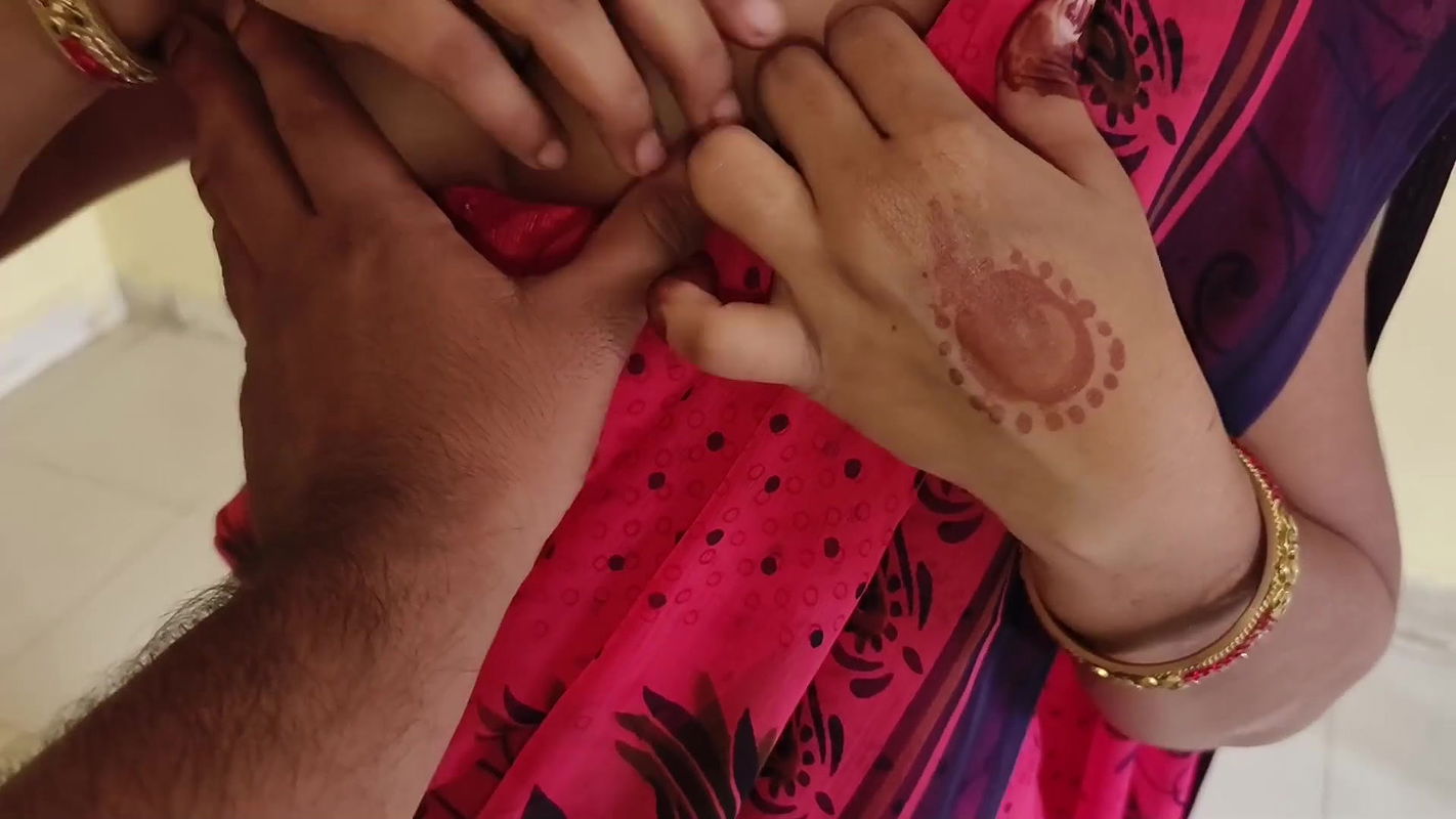 Desi Bhabhi Pocha Was Dying Then Her Boss Came and Left Her