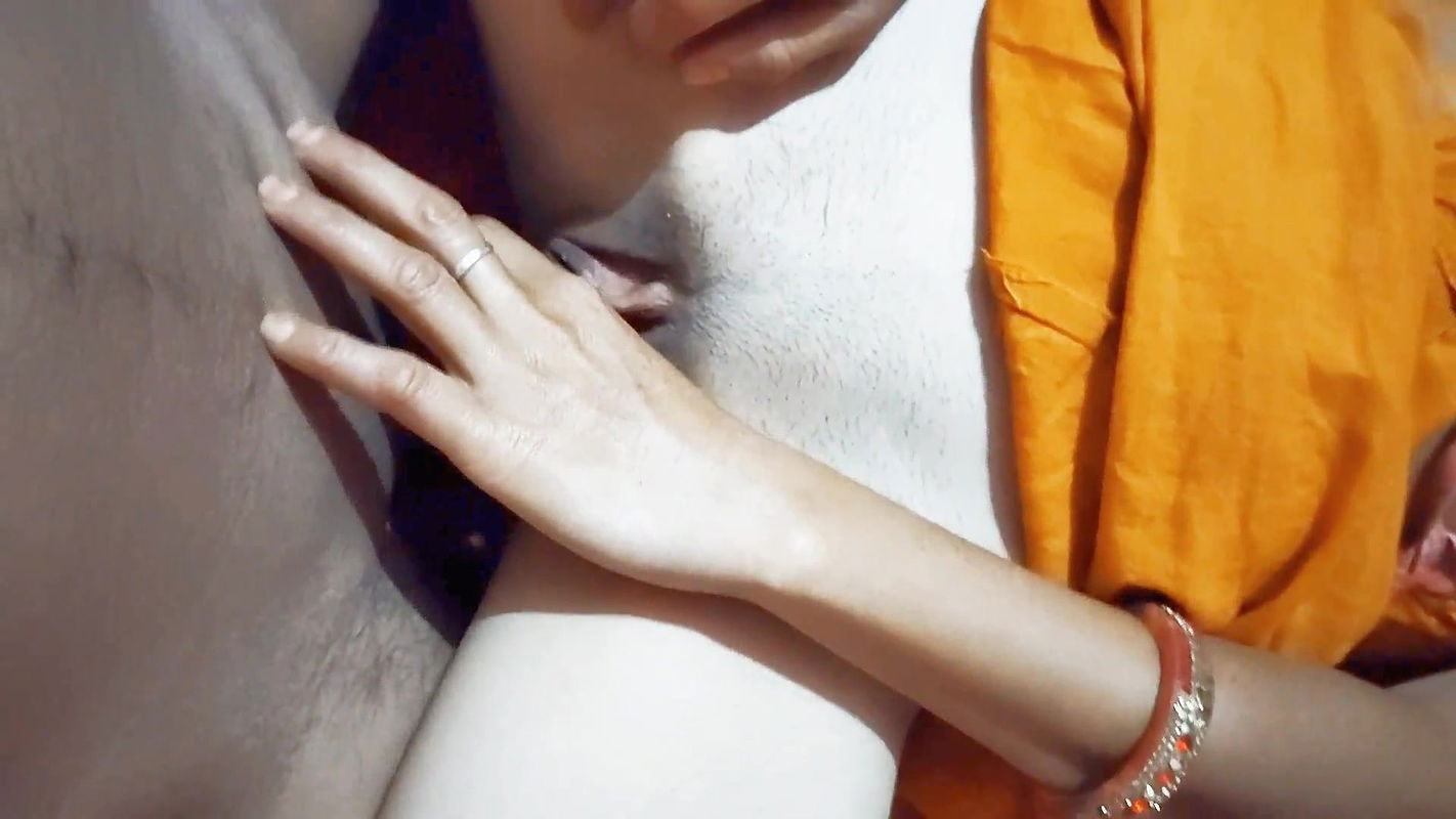 Desi Indian Woman Invited the Neighbor Boys to Her House and Quenched Her Pussy