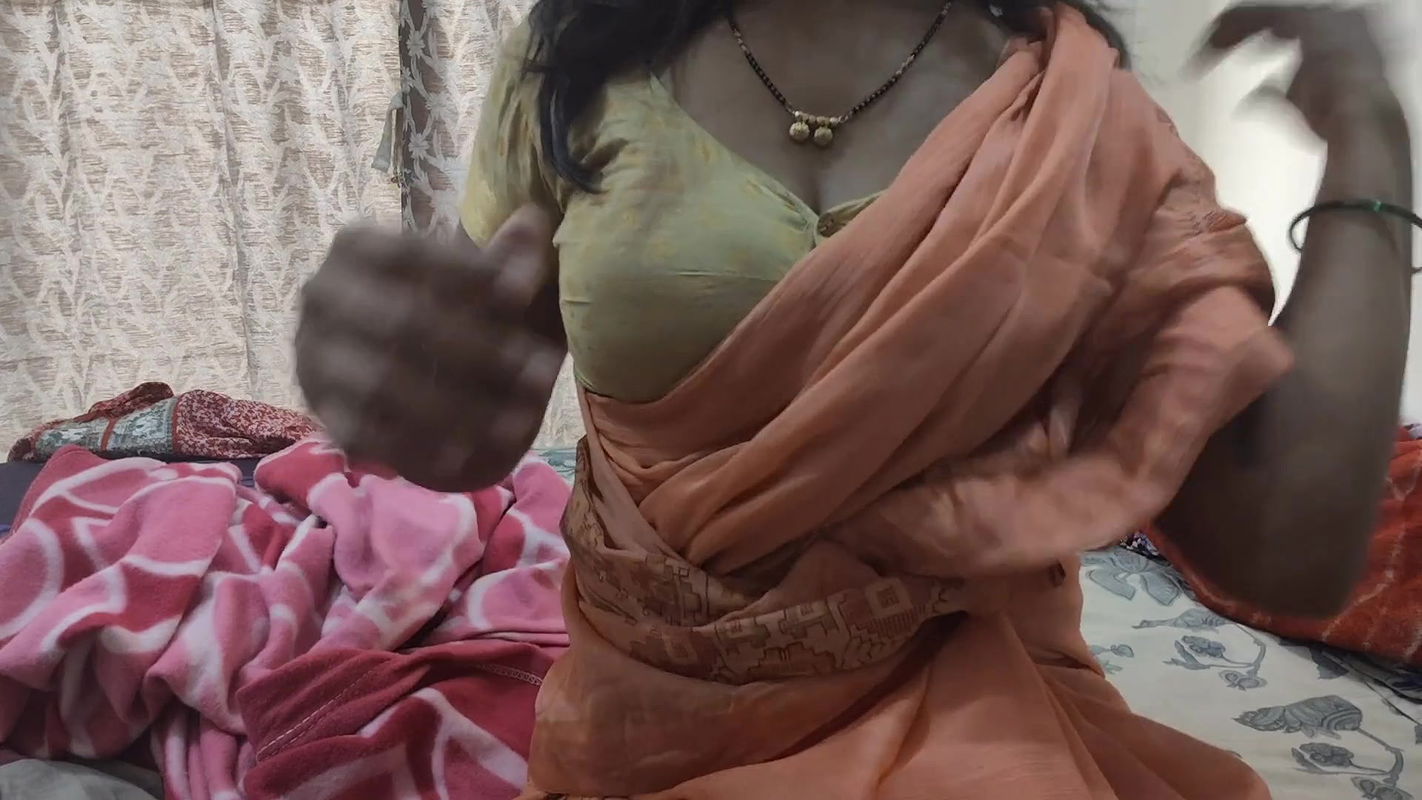 Indian Girl Had Sex with Bhabhi