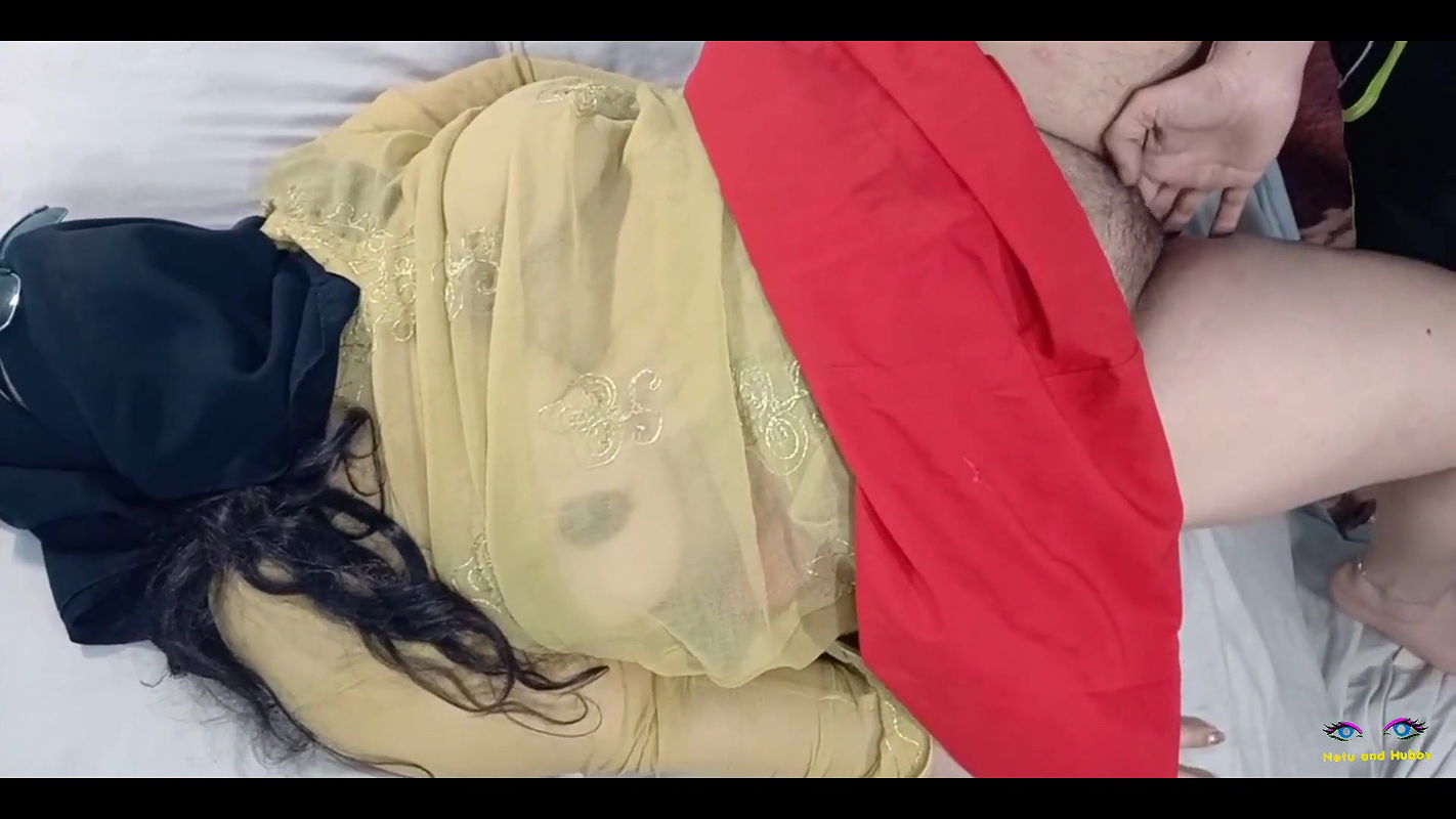 Desi Wife in Hijab Fucked on Table Wearing Black Goggle in Clear Hindi Audio