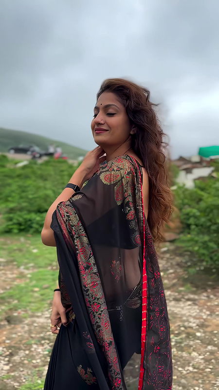 SANAM JOSHI STUNNING BACKLESS IN SAREE EROTIC TEASE HQ VIDEO 2