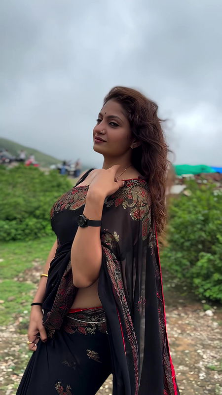 SANAM JOSHI STUNNING BACKLESS IN SAREE EROTIC TEASE HQ VIDEO 2