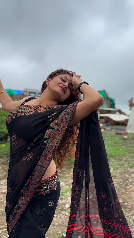 SANAM JOSHI STUNNING BACKLESS IN SAREE EROTIC TEASE HQ VIDEO 2