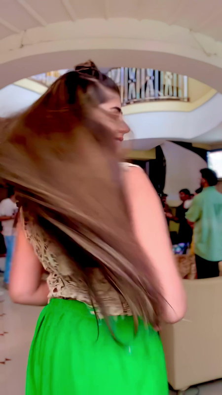SARIKA HOTTIE MILKY MIDRIFF SEXY WAIST SHOW HQ VIDEO 2