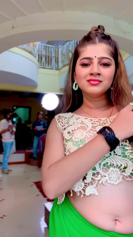SARIKA HOTTIE MILKY MIDRIFF SEXY WAIST SHOW HQ VIDEO 2