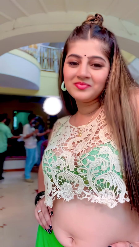 SARIKA HOTTIE MILKY MIDRIFF SEXY WAIST SHOW HQ VIDEO 2