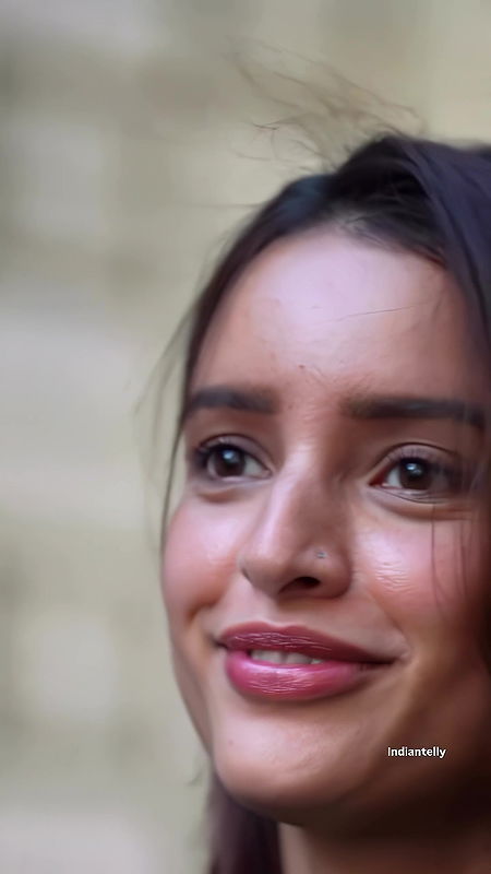 TRIPTI DIMRI TEMPTING FACE CARD VIEW HQ VIDEO 2