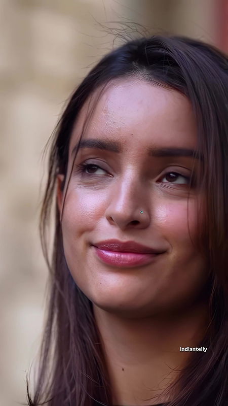 TRIPTI DIMRI TEMPTING FACE CARD VIEW HQ VIDEO 2