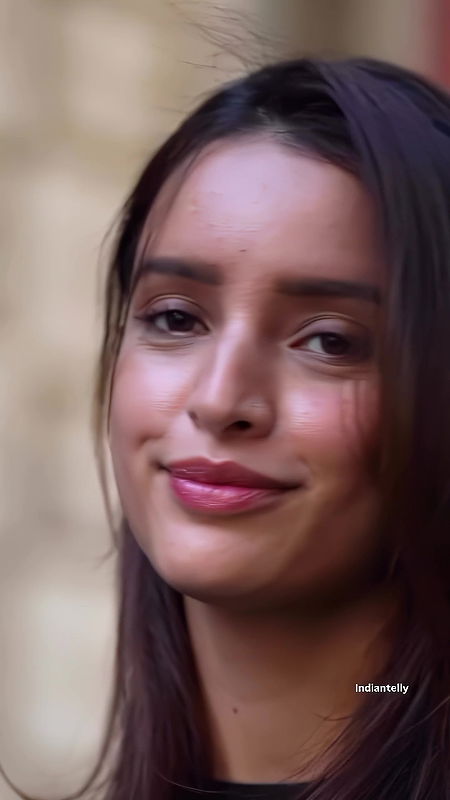 TRIPTI DIMRI TEMPTING FACE CARD VIEW HQ VIDEO 2