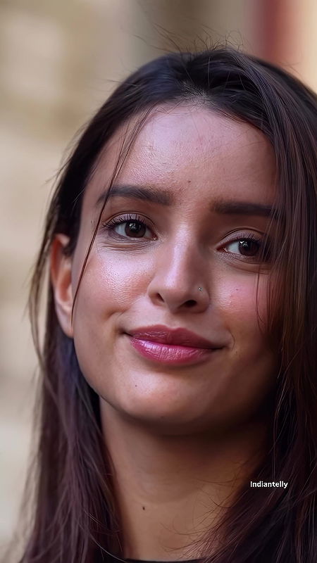 TRIPTI DIMRI TEMPTING FACE CARD VIEW HQ VIDEO 2