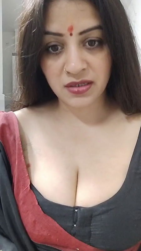 Insta Mom Vandana Pathak Sep 21 Live Black Saree Strip 2