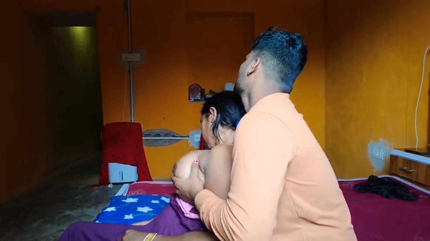 DESI VILLAGE COUPLE FUCKING GIVING BLOWJOB SUCKING BOOBS 2
