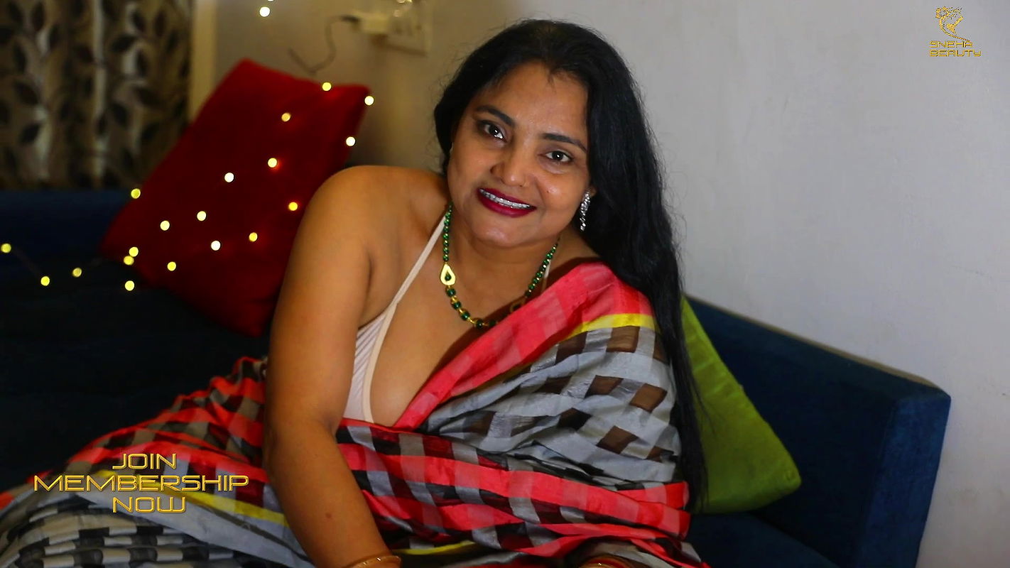 Horny bhabhi cleavage show sensual photoshoot 2