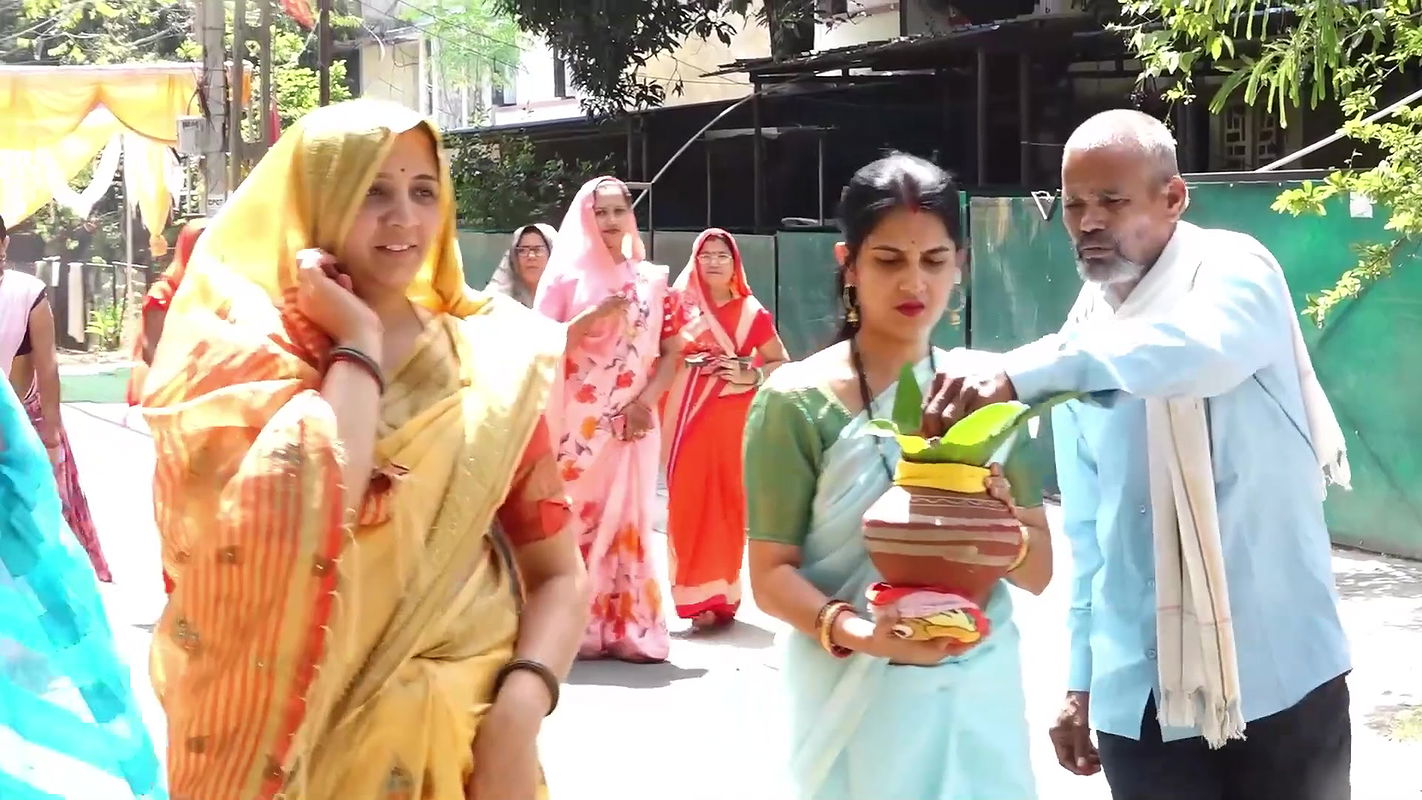 Nepali girl sexy open navel show in blue saree 2