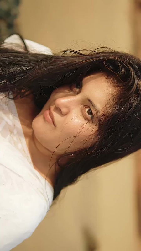 Actress Vinitha sexy wet photoshoot in white saree black bra show 2