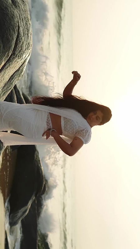 Actress Vinitha sexy wet photoshoot in white saree black bra show 2