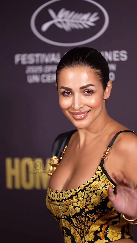 MOMMY MILF MALAIKA ARORA HUGE BOOB CLEAVAGE TEMPTING VIEW 2