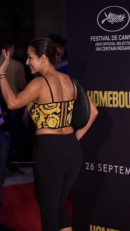 MOMMY MILF MALAIKA ARORA HUGE BOOB CLEAVAGE TEMPTING VIEW 4