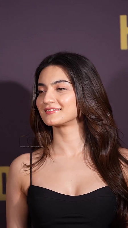 PRATIBHA SEXY CLEAVAGE MILKY BEAUTY BABE LOOKS AT EVENT 2