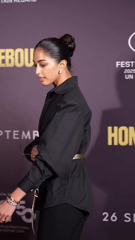 SINI SHETTY IRRESISTIBLE RAISING DICKS WIDE OPEN DEEP CLEAVAGE TEASE 2