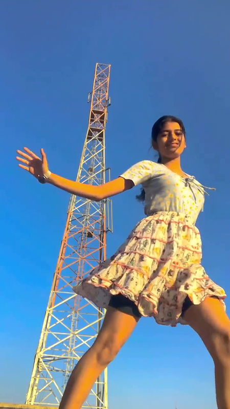 Vulgar Dance by Teen Girl 2