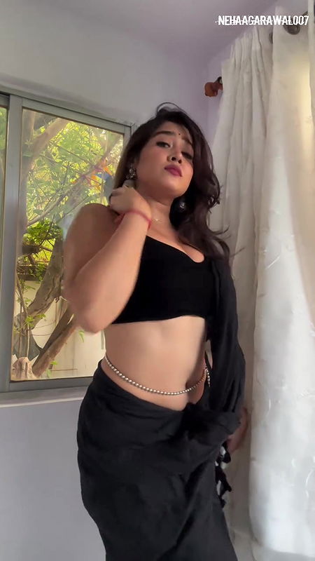 SOFIA ANSARI MOUTHWATERING BEAUTY SEDUCTIVE IN BACKLESS SAREE 2