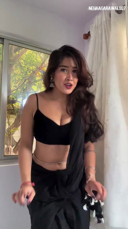 SOFIA ANSARI MOUTHWATERING BEAUTY SEDUCTIVE IN BACKLESS SAREE 2