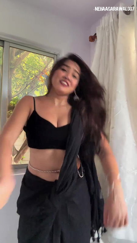 SOFIA ANSARI MOUTHWATERING BEAUTY SEDUCTIVE IN BACKLESS SAREE 2